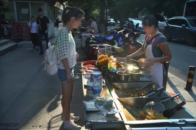 街头小吃：你想象不到的赚钱