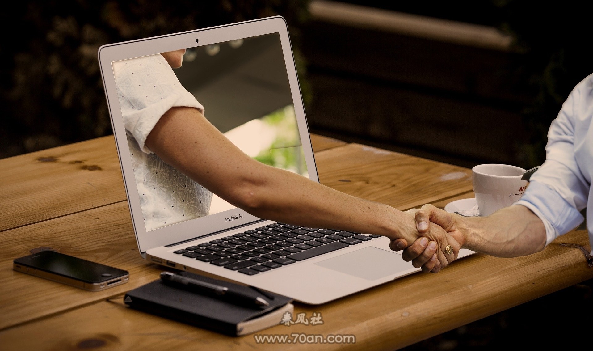 捞偏门灰色暴利赚钱项目：同志交友聊天室网站